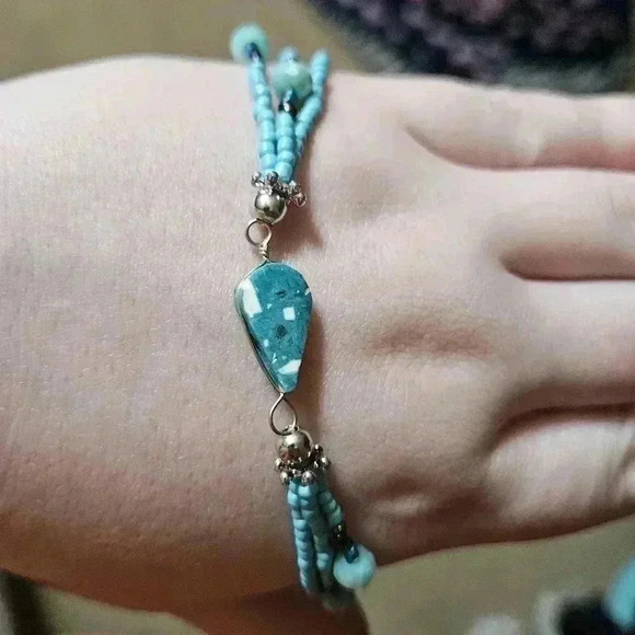 Blue teardrop stone bracelet! - Picture 2 of 3